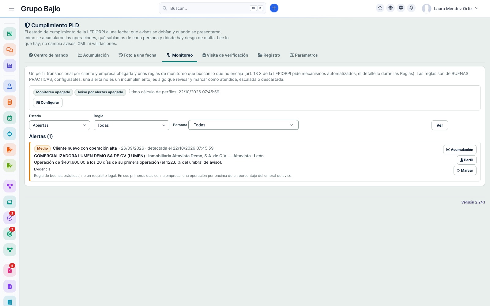 Monitoring alert: new customer with a large operation, with its explanation, the percentage of the filing threshold and buttons for accumulation, profile and mark